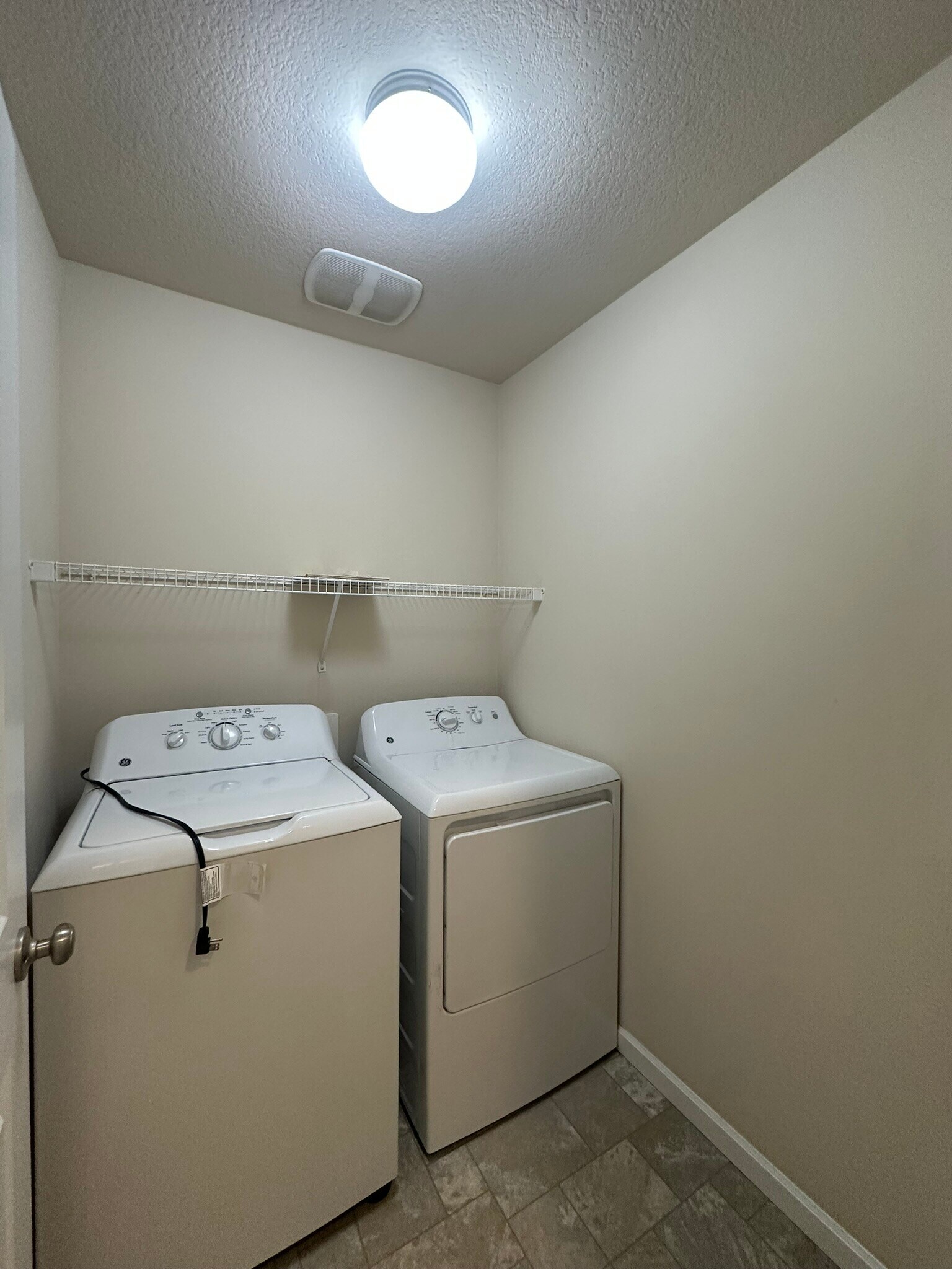 Building Photo - 17634 SW Devonshire Way