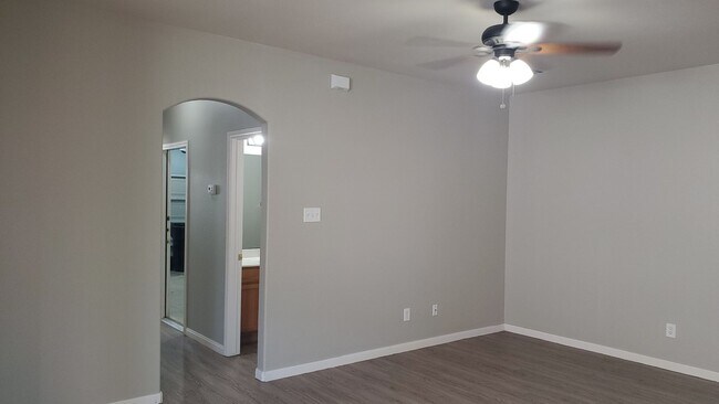 Building Photo - 133.135 Marvin Cove