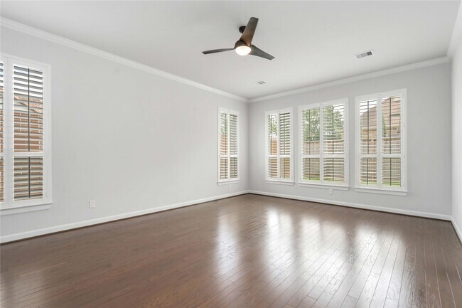 Building Photo - 1303 Gardenia Dr