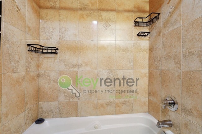 Building Photo - $500 Off First Month! 2BR in The Heights w...