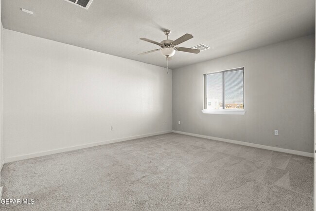 Building Photo - 13900 Villa Vista Ave