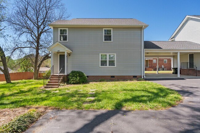 Building Photo - 203 Lancaster Ave
