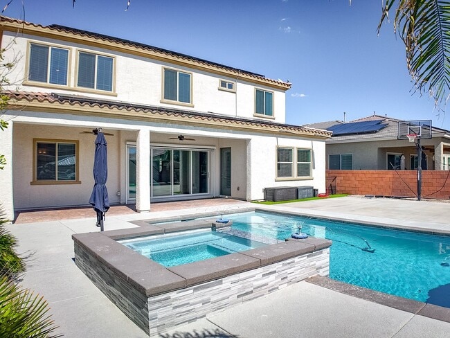 Building Photo - Exquisite Luxury Rental in Prestigious Gated Tule Springs Community