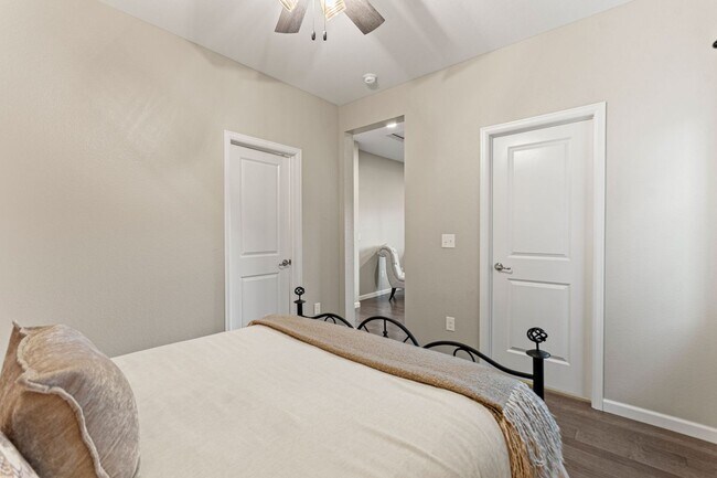 Building Photo - Modern Living. Unforgettable Views 5 bedroom / 5 bathrooms in the desirable Candelas community