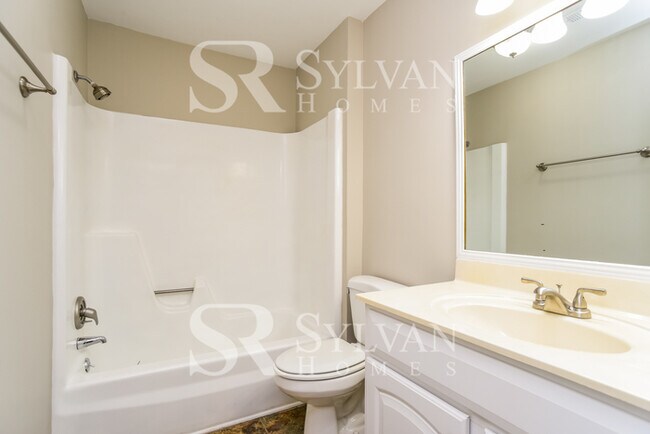 Building Photo - Enjoy living the good life in this 3 bedroom, 2 bathroom home