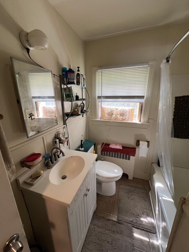 Building Photo - Adorable 2bdrm/1bth Ranch Style Home Conve...