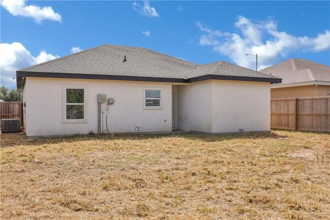 Building Photo - 23 N Sugar Bear Dr