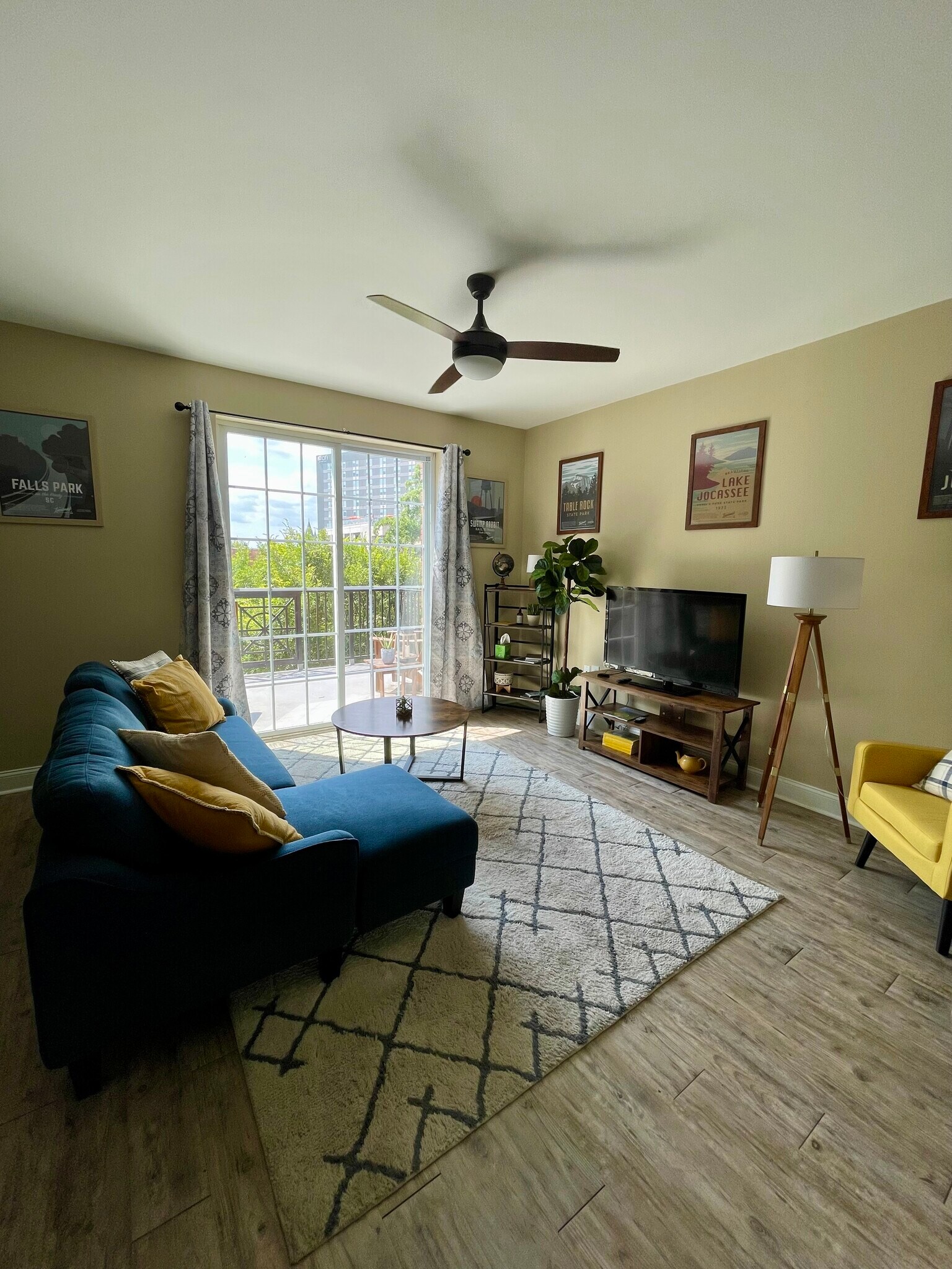 Living Room - 10 E Washington St