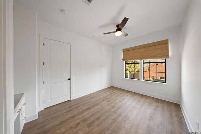 Building Photo - 255 E Boyd Dr