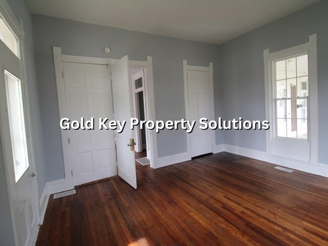 Building Photo - 803-807 High Street