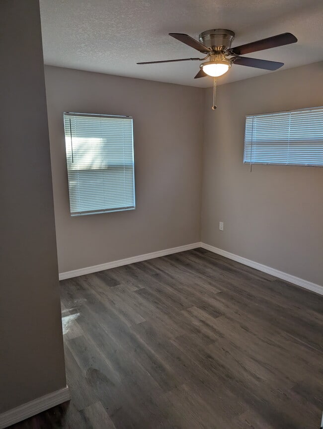 Building Photo - 710 S Lee Ave