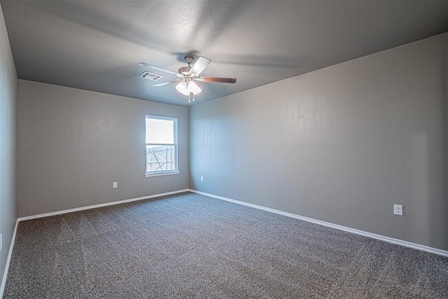 Building Photo - 1626 Highland Loop