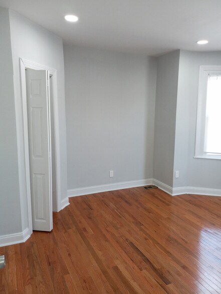 Building Photo - 943 E Stafford St