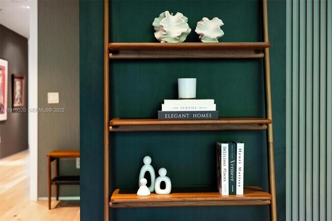 Building Photo - 77 SW 18th Terrace