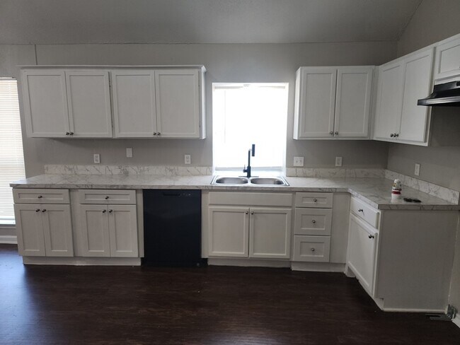 Building Photo - 700 Cross Ridge Ct
