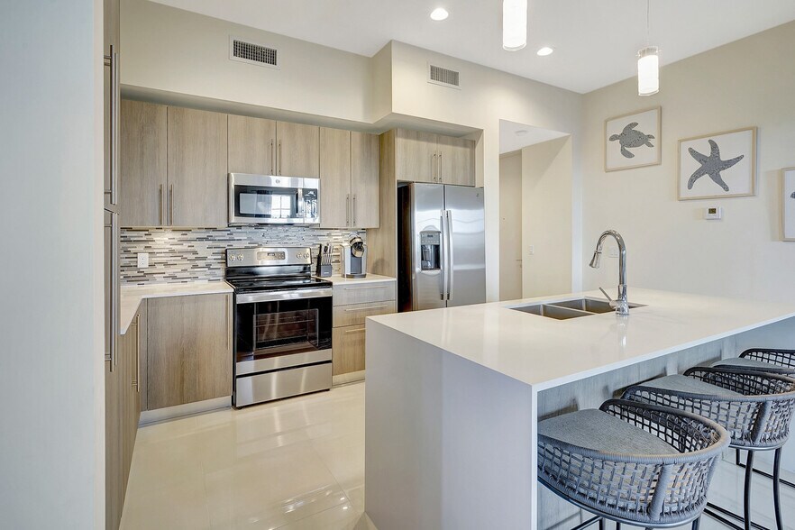 Building Photo - 11701 Pasetto Ln