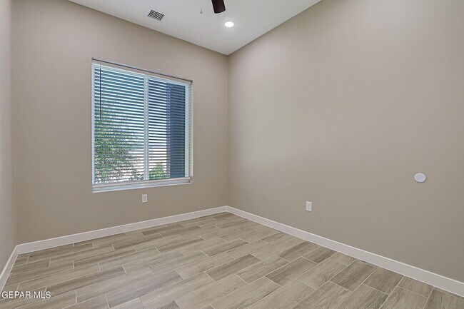 Building Photo - 1031 Vinton Ave