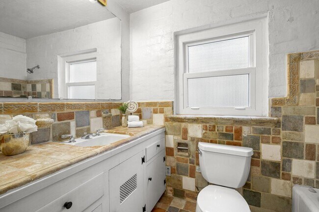 Building Photo - 3691 Laguna Ave