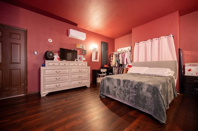 Building Photo - 1823 Blue Water Bay Dr