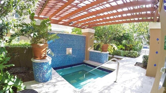 Building Photo - 19999 E Country Club Dr