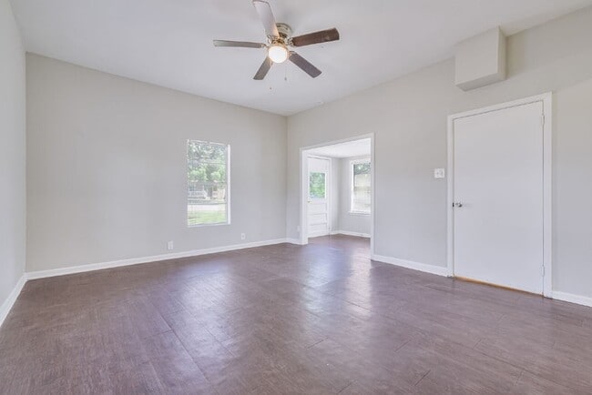 Building Photo - 107 Windsor Ct