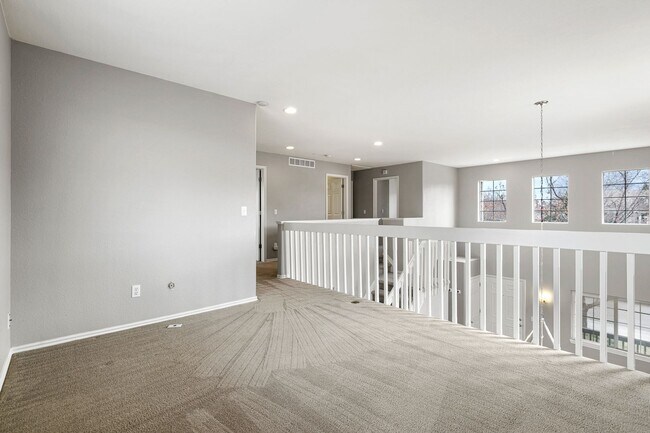 Building Photo - Large House in Parkview Highlands!