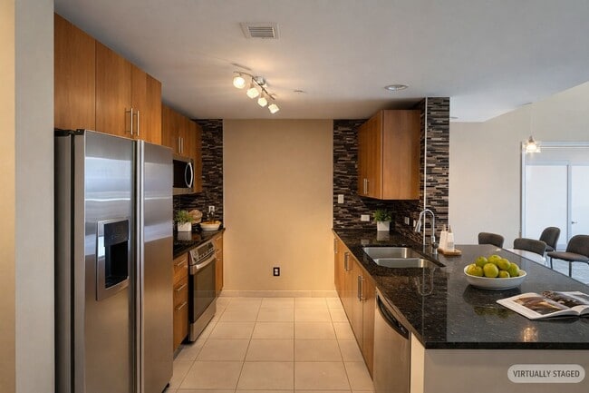 Building Photo - High Rise Stunner!