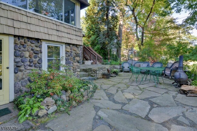 Building Photo - 15 Scenic Dr