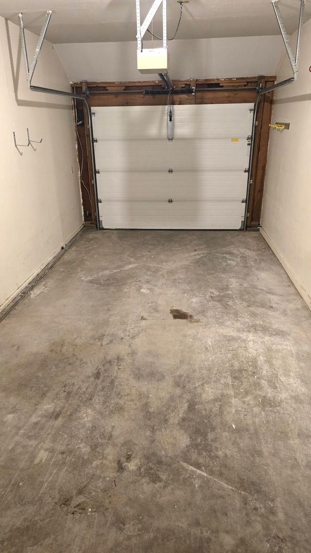 Building Photo - 3 Bedrooms, 2.5 Bathrooms, 1 Car Garage Fo...