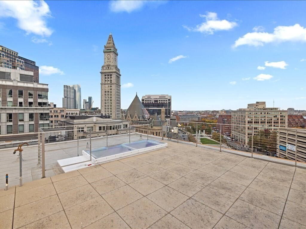 Building Photo - 110 Broad St