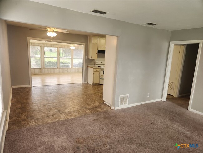 Building Photo - 1615 S 15th St