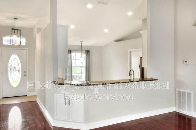 Building Photo - 6562 Evergreen Park Dr
