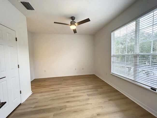 Building Photo - Beautifully Renovated Home in Tampa Palms ...