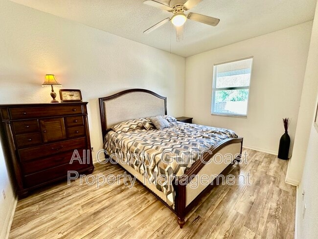 Building Photo - 803 Fairwaycove Ln