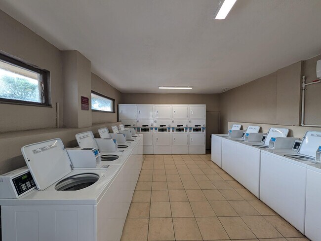 Building Photo - 1800 Sans Souci Blvd