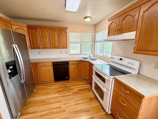 Building Photo - Ranch Style Home Located on Dead-End Street, Easy Access to I-25