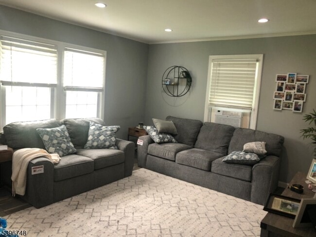 Building Photo - 16 Brookside Ave