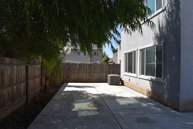 Building Photo - 2454 Fidalgo Wy