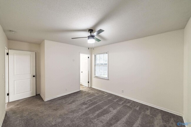 Building Photo - 307 Meadowbrook Dr SE