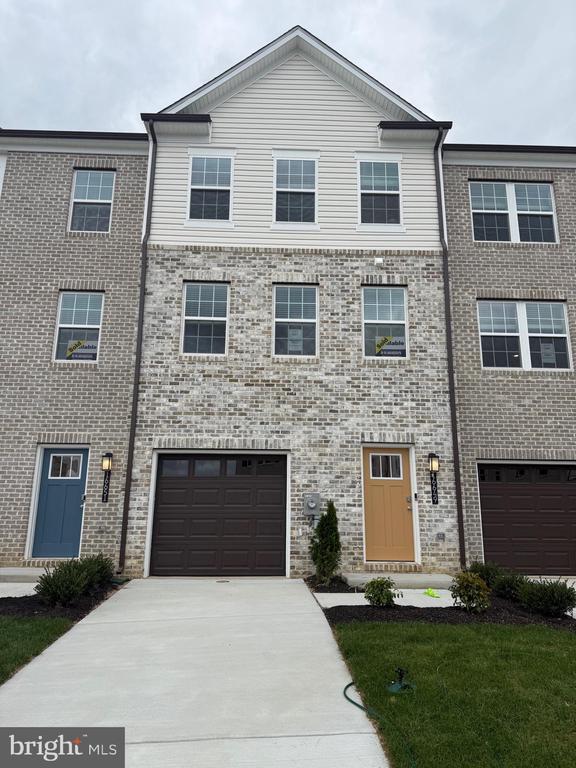 Building Photo - 16649 Green Glade Dr