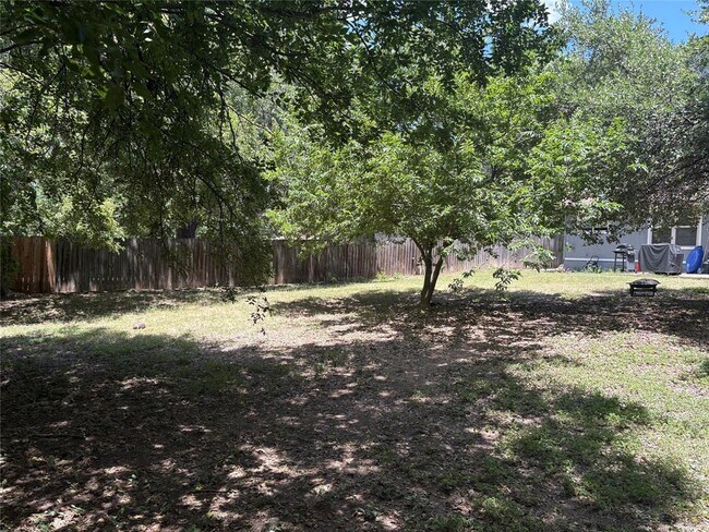 Building Photo - 3504 Roanoke Dr