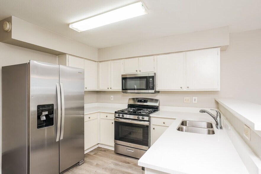 Building Photo - 5907 Beaconridge Dr