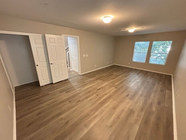 Building Photo - Spacious Tri-Level 4-Bedroom Home with Bal...