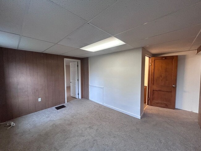 Building Photo - 2 Bedroom Home with bonus room !