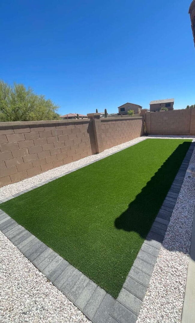 Building Photo - NEWER HOME (less than two years old) IN RA...
