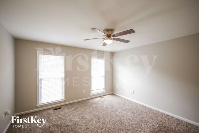 Building Photo - 2301 Buckingham Pl