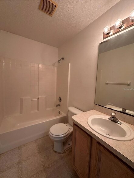 Building Photo - 33 Rybark Ln