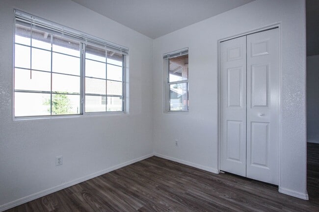 Building Photo - 8100 E Lakeshore Dr