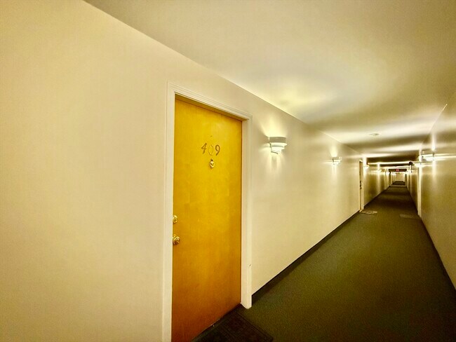 Building Photo - 21 Linden St