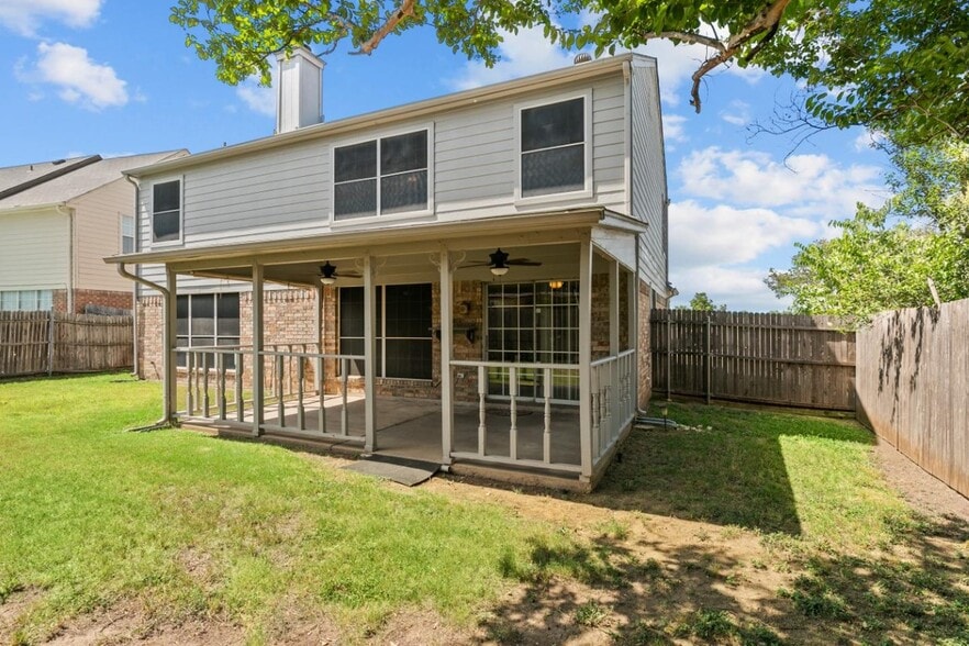 Building Photo - Stylish Fort Worth Home Near Chisholm Trail!